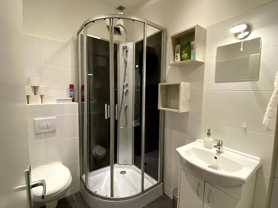 Wohnung In Rudolfsheim-Fuenfhaus Vienna 0*,